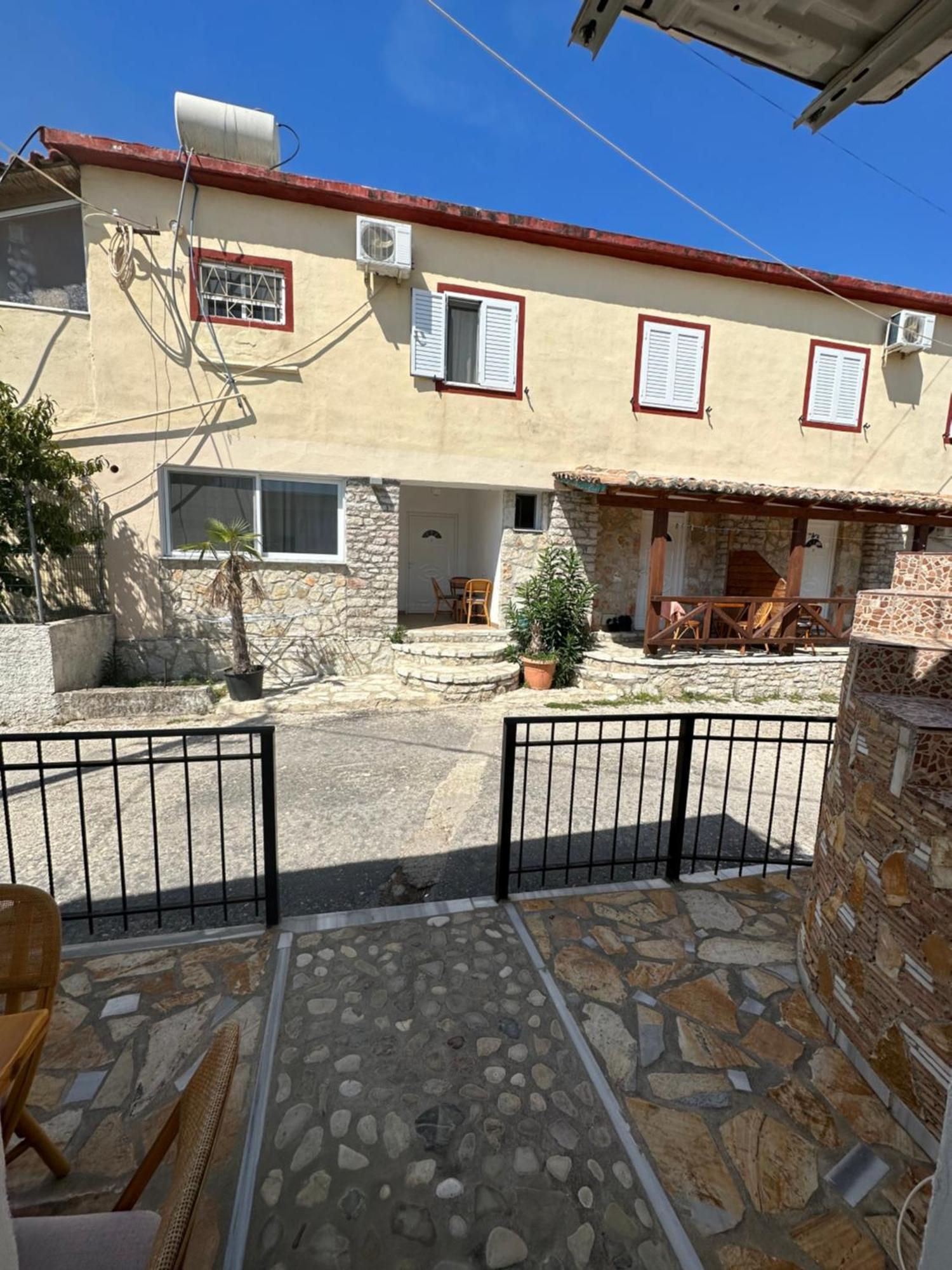 Jona Rooms Himare Exterior foto