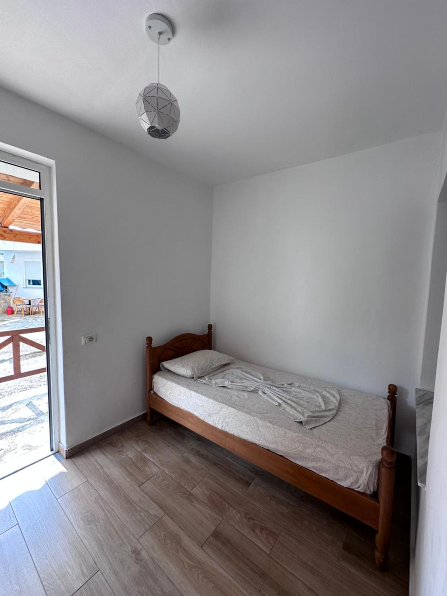Jona Rooms Himare Exterior foto